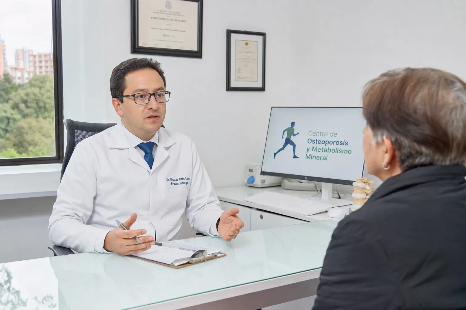 Consulta médica sobre osteoporosis en Bogotá con Dra. Teresita Cortes